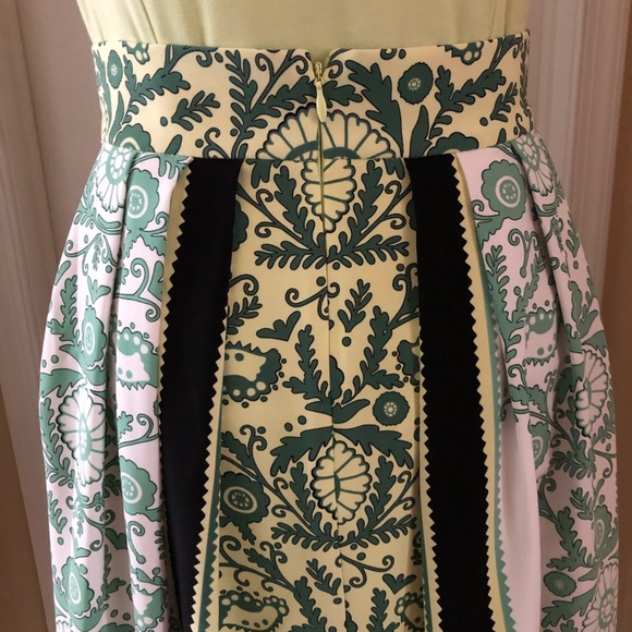 Bodysuit & Skirt set - Picture 6 of 8